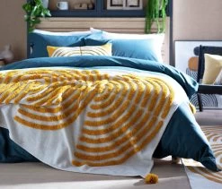 Habitat Geo Tufted Throw - White & Yellow - 125x150cm -Habitat 1309944 R Z001C