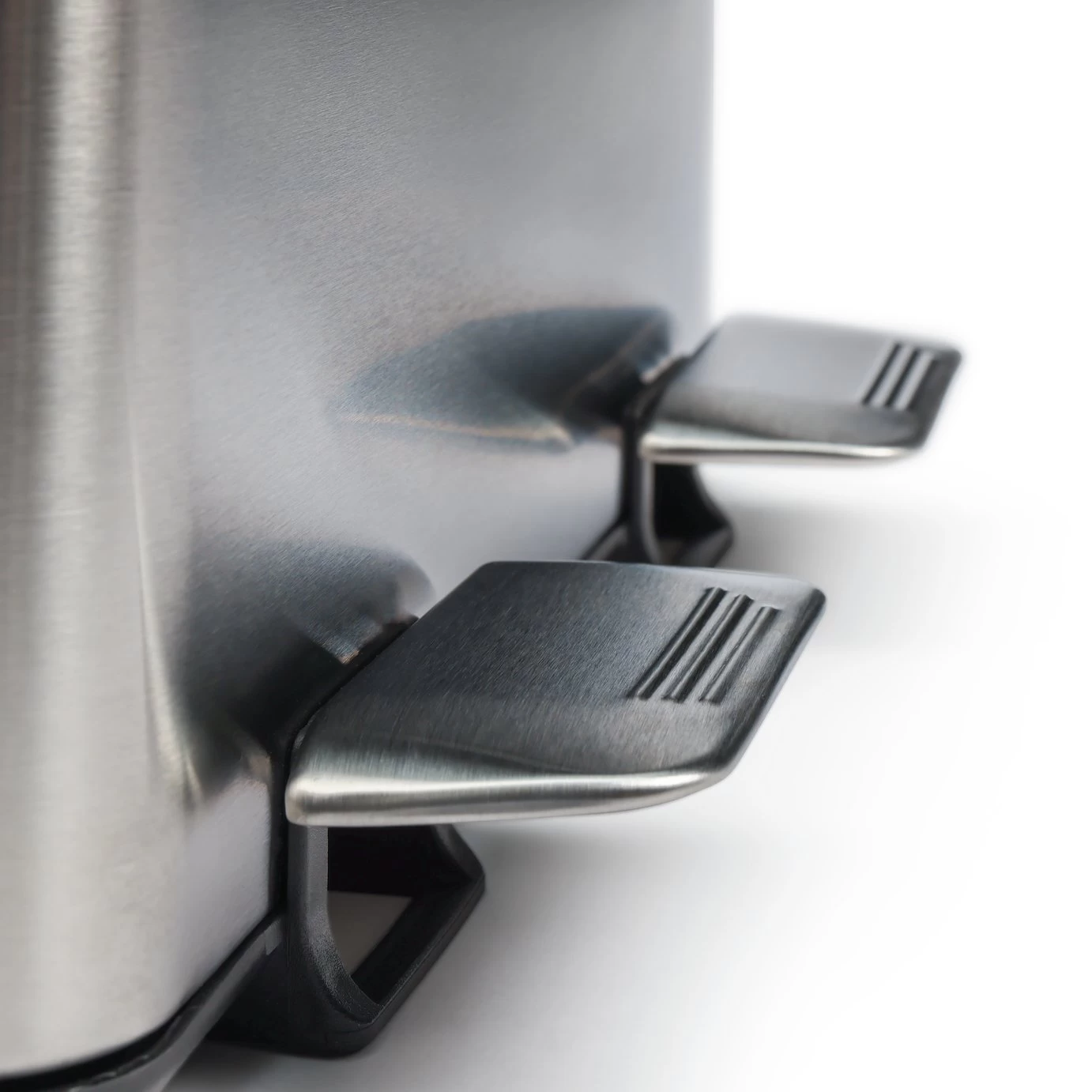 Habitat 40 Litre Twin Compartment Pedal Bin - Silver 5 Habitat 40 Litre Twin Compartment Pedal Bin - Silver - Image 3