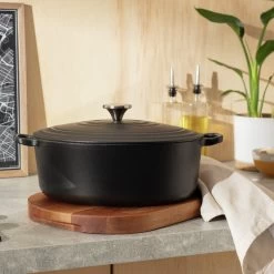 Habitat 4.7 Litre Oval Cast Iron Casserole Dish - Black -Habitat 3065602 R Z002C