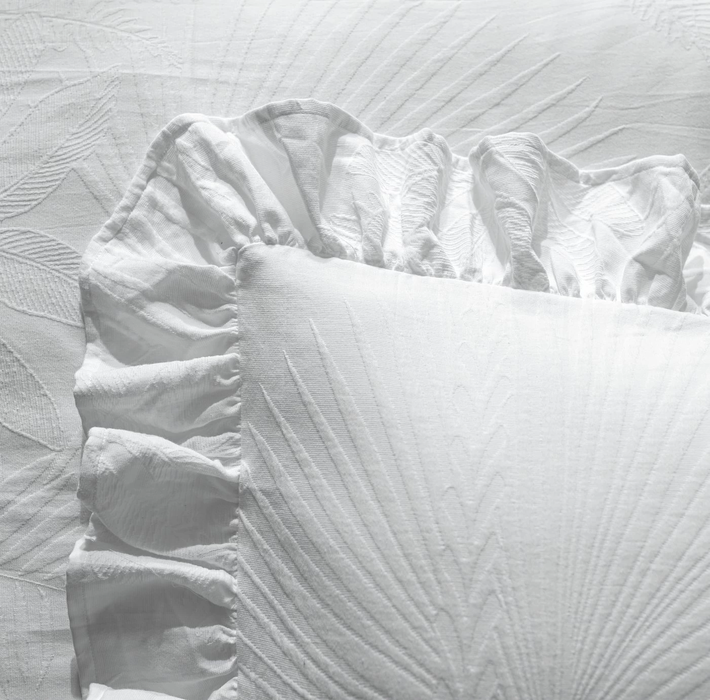 Habitat Cotton 180TC Leaf Matelasse White Bedding - Double 6 Habitat Cotton 180TC Leaf Matelasse White Bedding - Double - Image 4