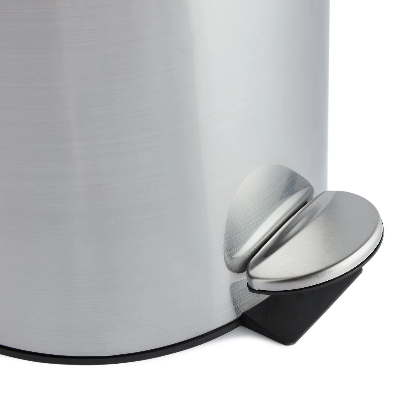 Habitat 30 Litre Domed Pedal Bin - Silver 6 Habitat 30 Litre Domed Pedal Bin - Silver - Image 4