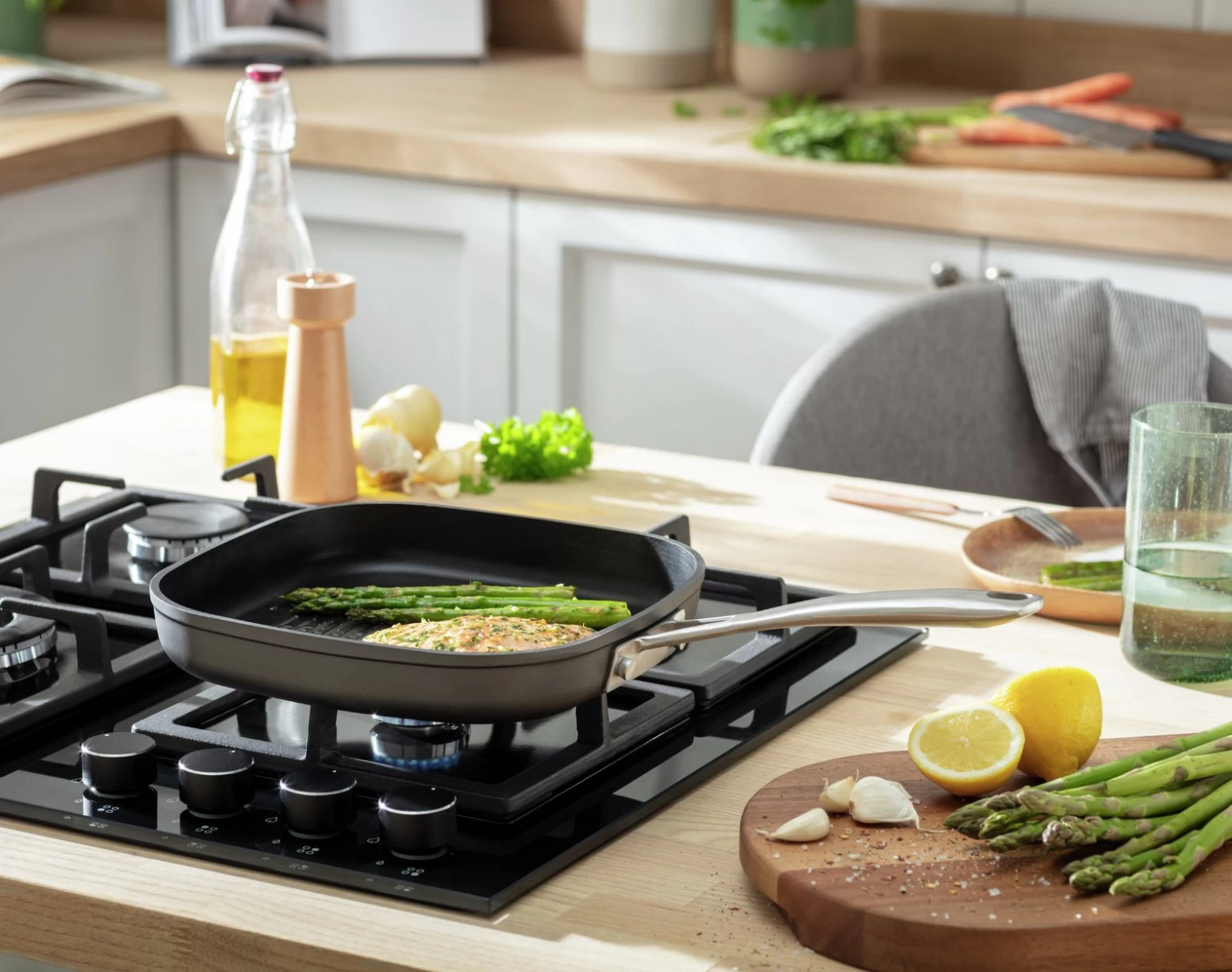 Habitat 24cm Anodised Aluminium Grill Pan - Black 4 Habitat 24cm Anodised Aluminium Grill Pan - Black - Image 2